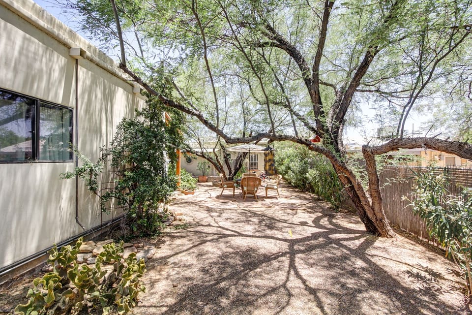 Side yard - completely fenced in
