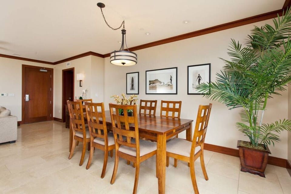 Dining area with seating for 8