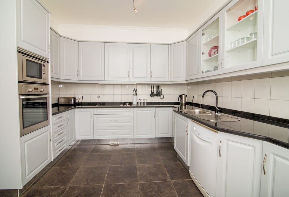 Kitchen area with ample self catering facilities 
