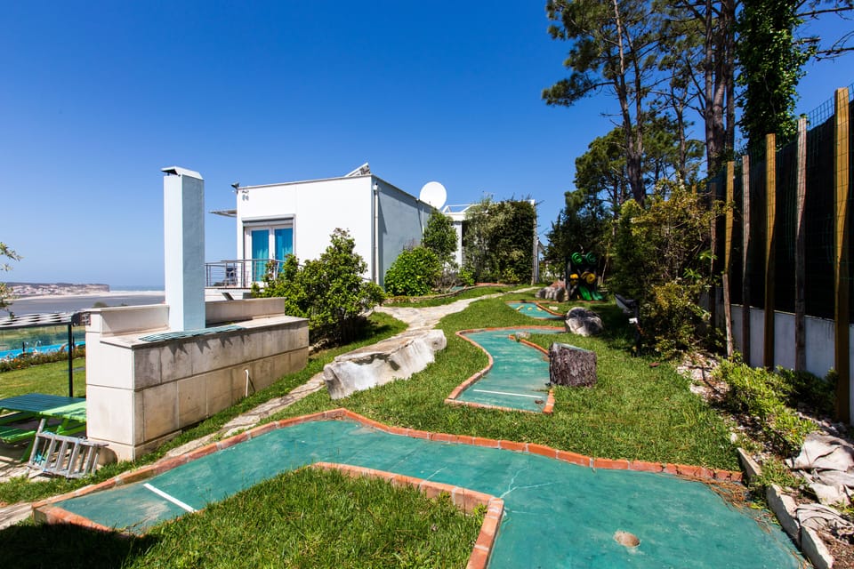 Crazy golf with 6 features