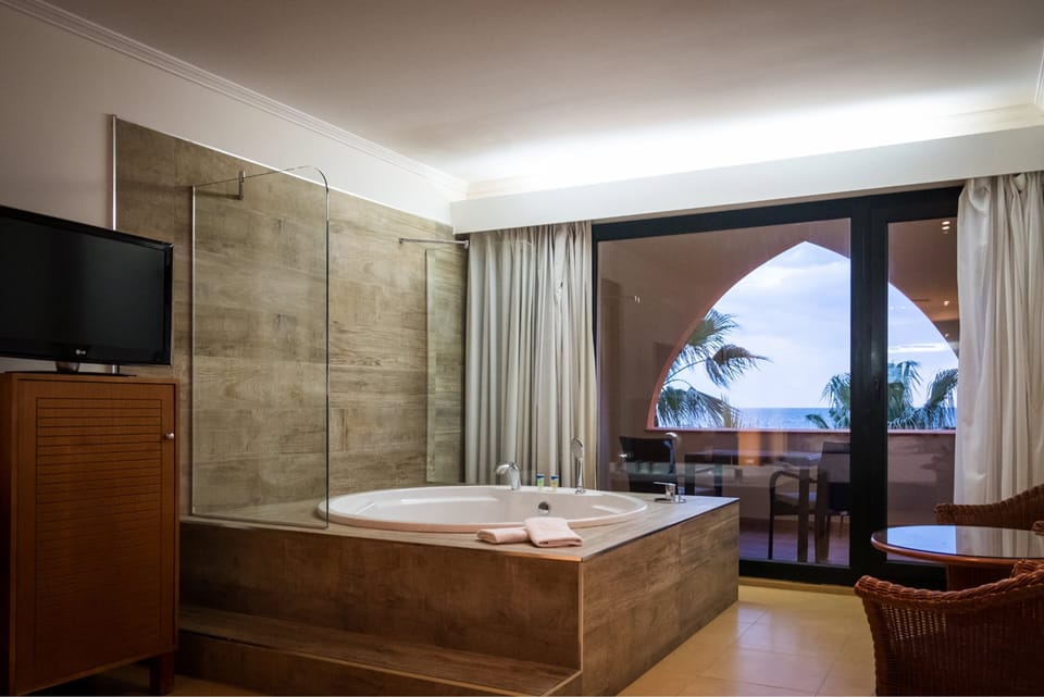 Junior Suite, Sea View | Deep soaking bathtub