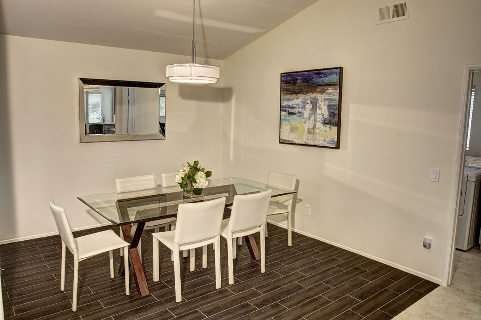 Dining for six people right off kitchen 