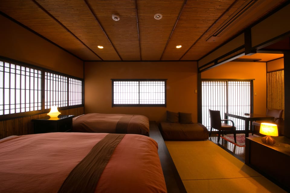 Twin Room, Non Smoking | Minibar (free items), in-room safe, WiFi (free)