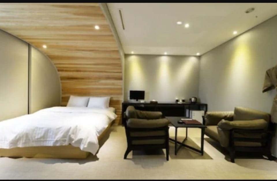 Premium Double Room | Individually decorated, individually furnished, free WiFi