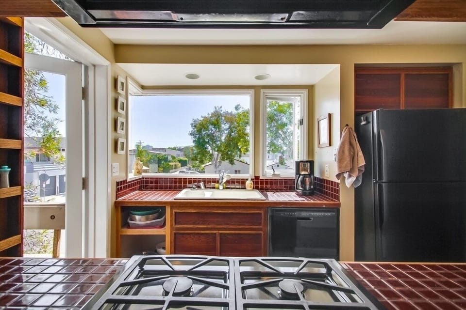 Kitchen with gourmet gas range