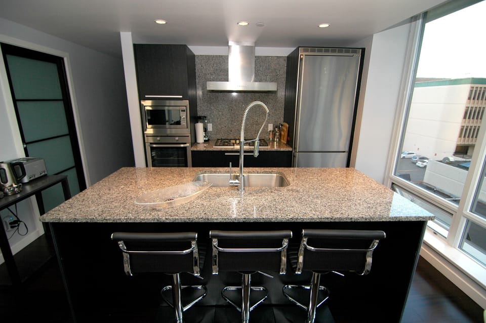 Beautiful state of the ART kitchen! Amazing bar stools..... relax and unwind!