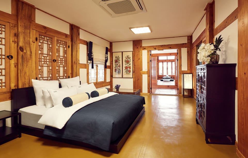 Royal Suite (Hanok View) | Minibar (free items), soundproofing, iron/ironing board (on request)