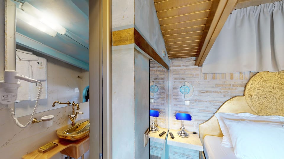 Royal Suite, Sea View (Prince of Lilies) | Bathroom | Shower, rainfall showerhead, designer toiletries, hair dryer