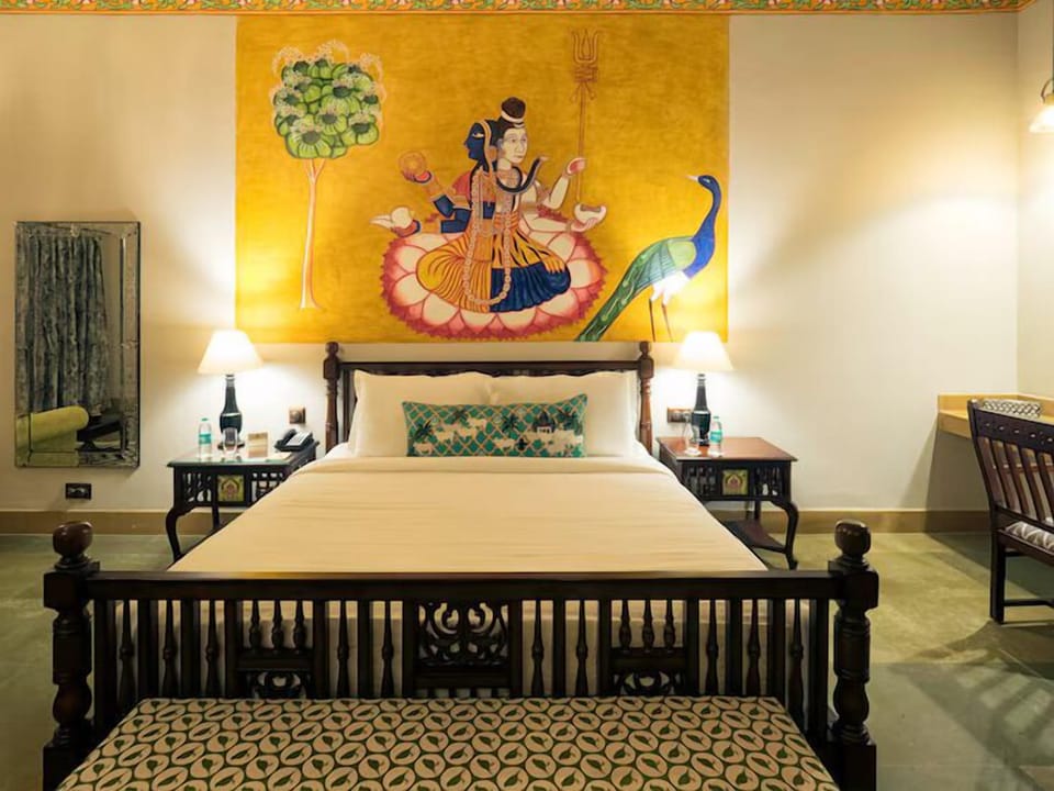 Junior Suite, 1 King Bed | Premium bedding, minibar, in-room safe, desk