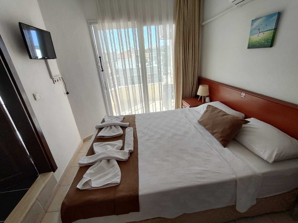 Standard Double or Twin Room | Premium bedding, in-room safe, desk, laptop workspace