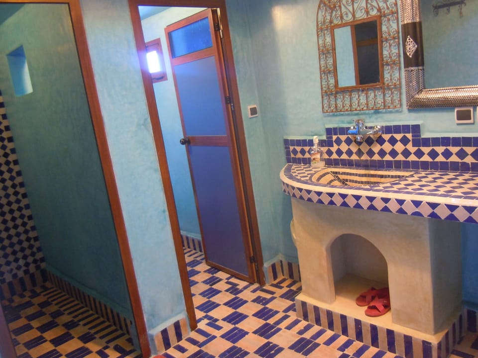 Quadruple Room | Bathroom | Shower, free toiletries, hair dryer, towels