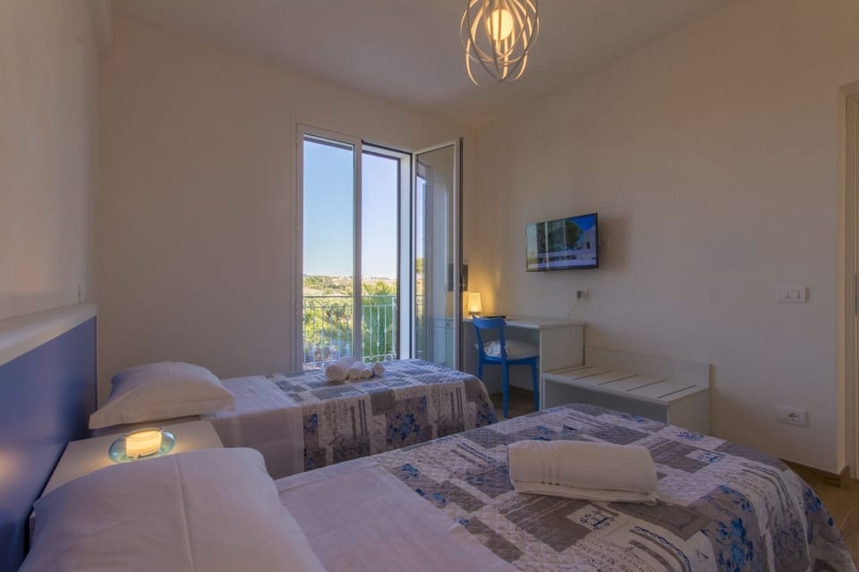 Comfort Room, Hill View | Premium bedding, in-room safe, desk, soundproofing