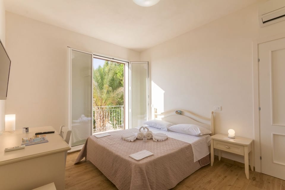 Panoramic Room, Balcony, Lagoon View | Premium bedding, in-room safe, desk, soundproofing