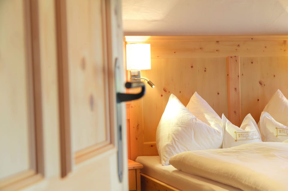 Deluxe Chalet, 4 Bedrooms | 4 bedrooms, in-room safe, desk, soundproofing