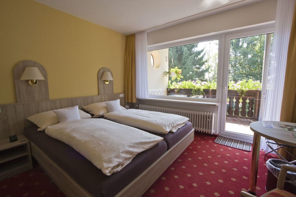 Triple Room | In-room safe, desk, free WiFi, bed sheets