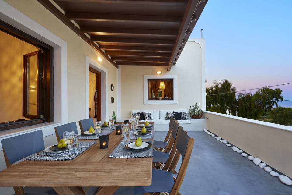 Balcony with dinning table
