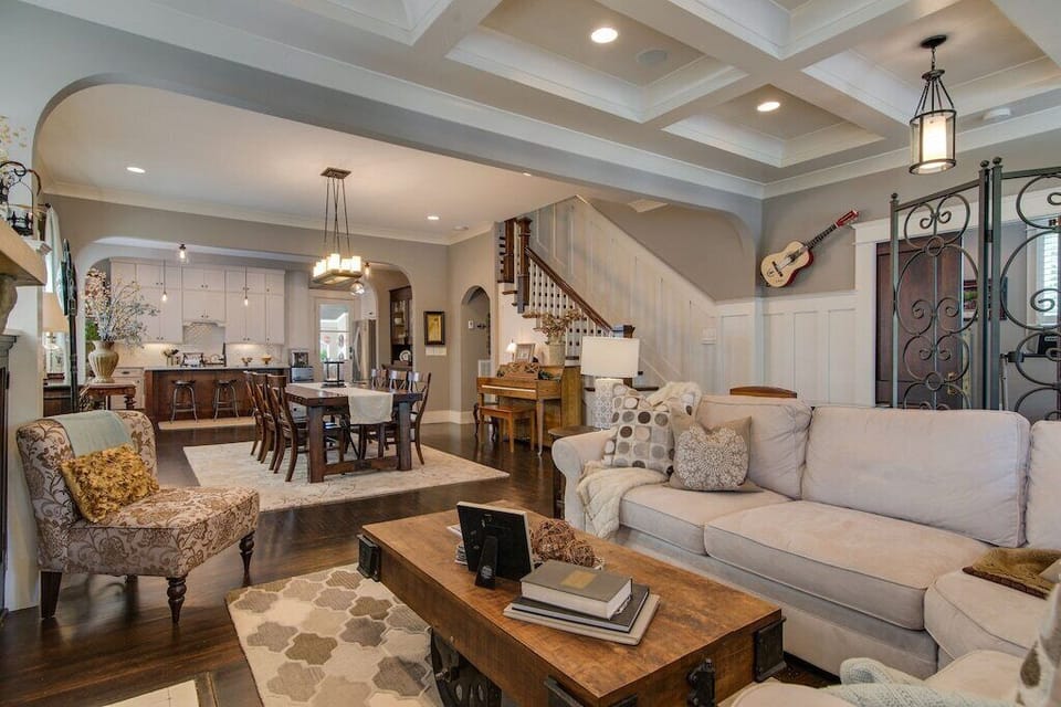 Wide open floorplan, perfect for your group