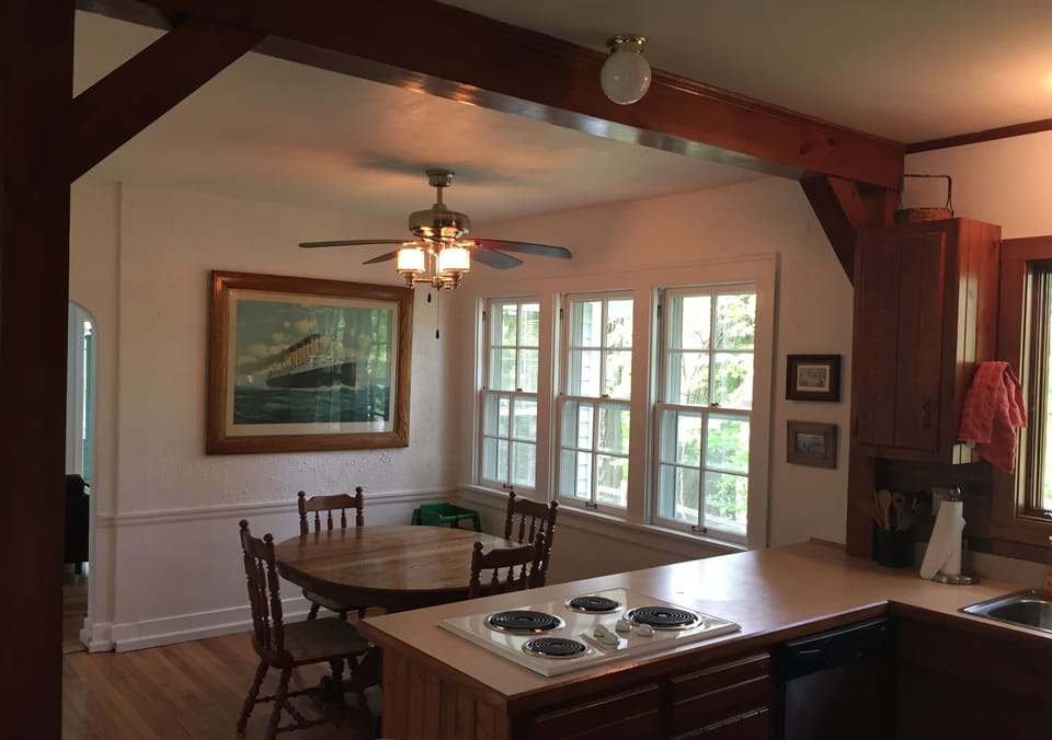 Kitchen dining area
