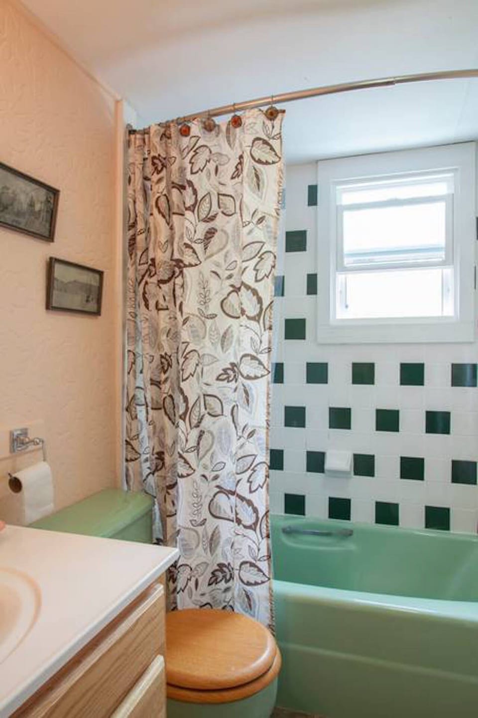 Bath with a deep tub for soaking