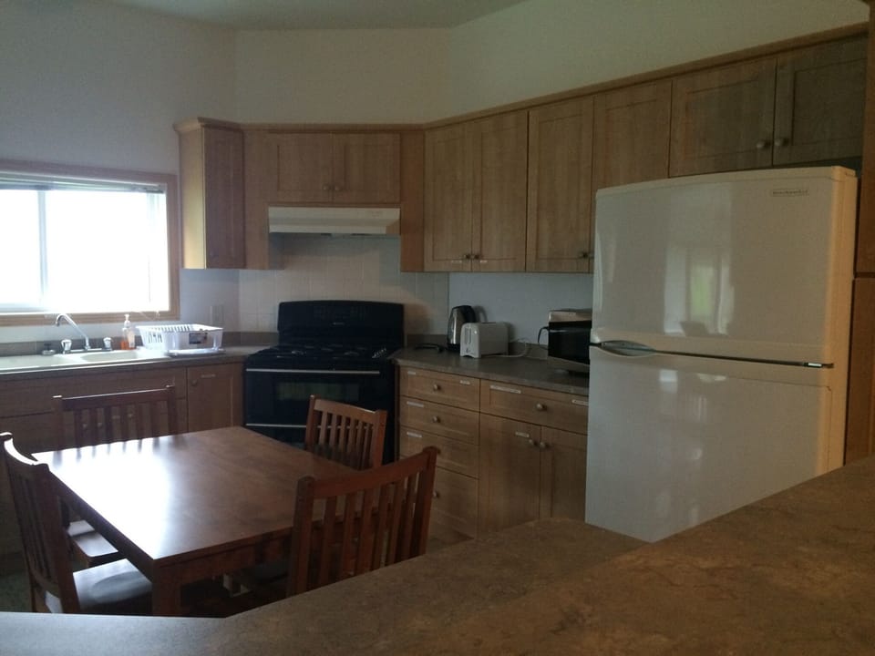 Kitchen: Dual Oven, Microwave, toaster, coffee maker, dishwasher, fridge/freezer