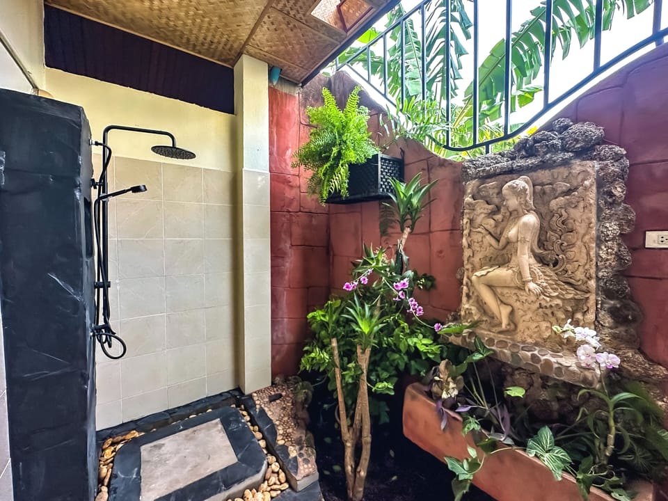 Andaman Kitchen Suite | Bathroom | Rainfall showerhead, shampoo, toilet paper
