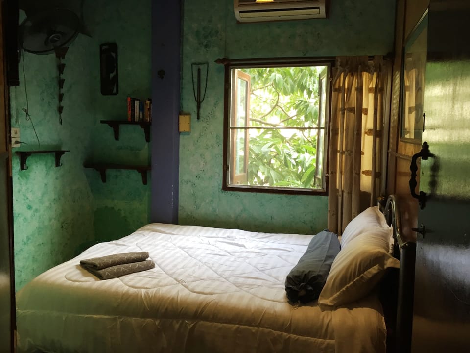 Free WiFi, bed sheets