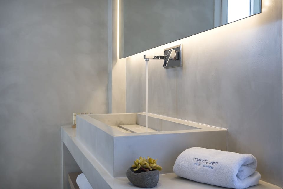Executive Room, 1 Queen Bed, Hot Tub, Sea View | Bathroom | Shower, jetted tub, designer toiletries, hair dryer