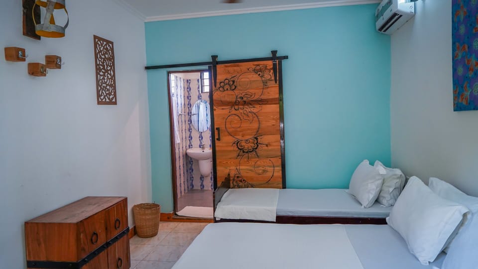 Double or Twin Room | Desk, travel crib, rollaway beds, bed sheets