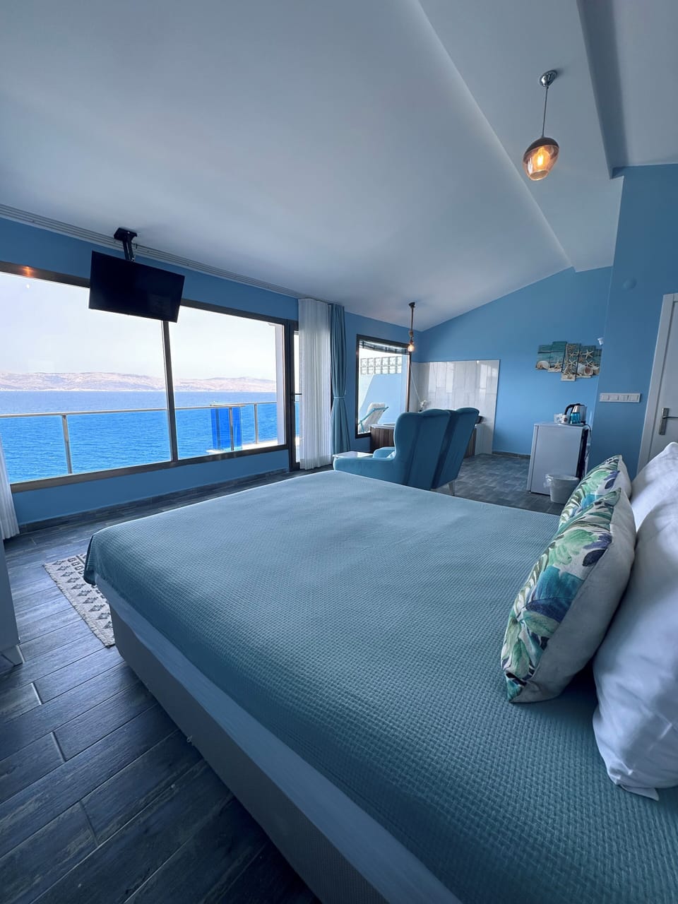 Luxury Double Room, 1 Queen Bed, Jetted Tub, Sea View | Egyptian cotton sheets, premium bedding, desk, iron/ironing board