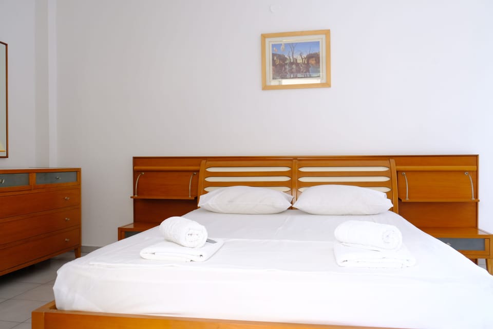Apartment, 2 Bedrooms | Iron/ironing board, free WiFi