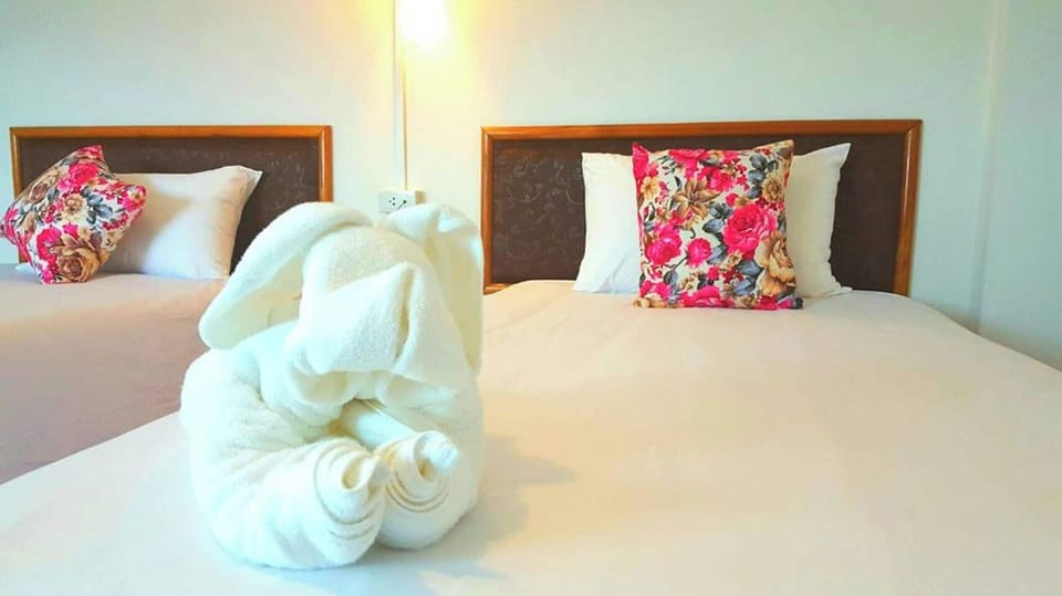 Standard Twin Room | Desk, iron/ironing board, free WiFi, bed sheets