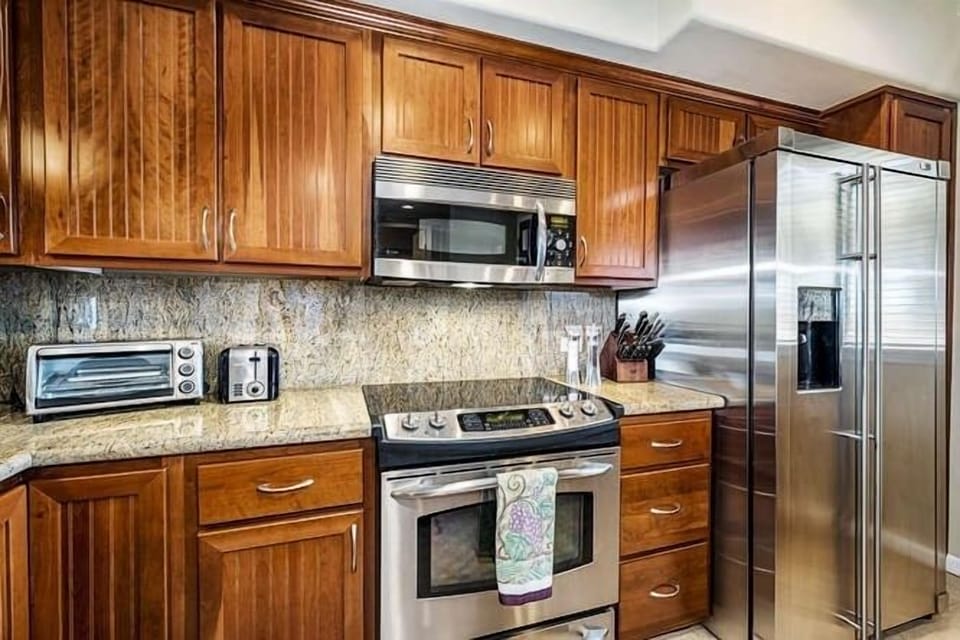 Condo, 2 Bedrooms | Private kitchen | Fridge, microwave, oven, coffee/tea maker