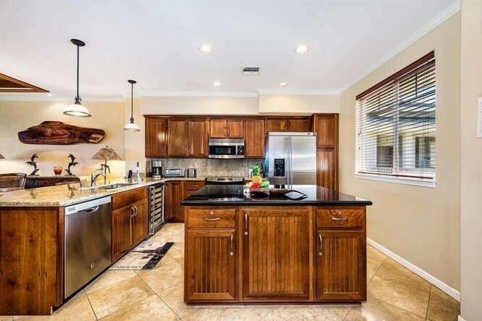 Condo, 2 Bedrooms | Private kitchen | Fridge, microwave, oven, coffee/tea maker
