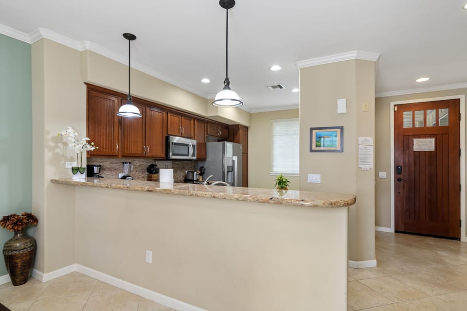 Condo, 2 Bedrooms | Private kitchen | Fridge, microwave, oven, coffee/tea maker