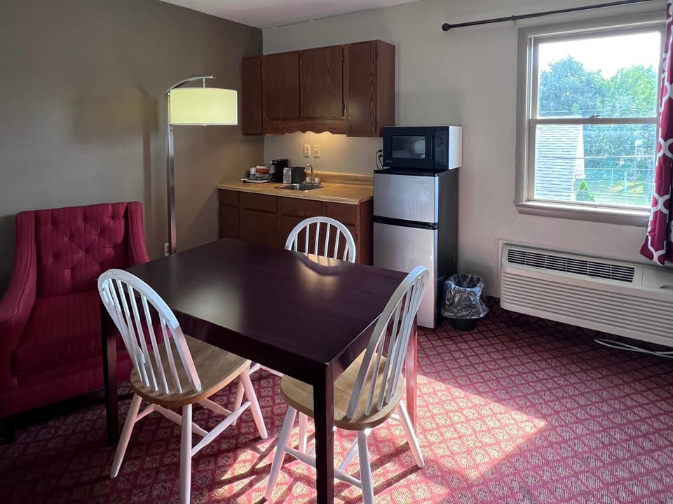 One Double Bed , Two Queen Beds, One Bedroom Suites, Non-Smoking | Desk, laptop workspace, iron/ironing board, free WiFi