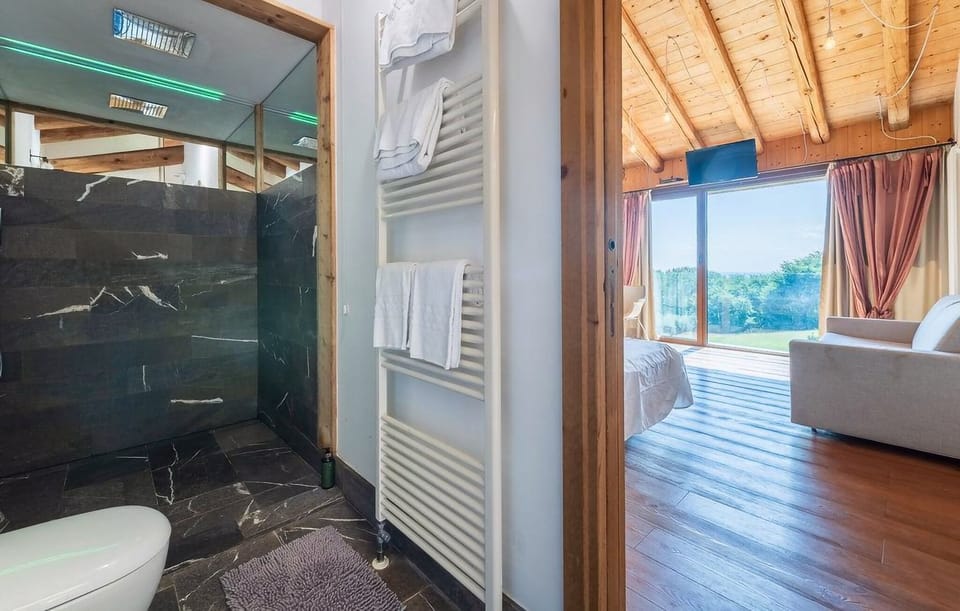 Junior Suite | Premium bedding, individually furnished, desk, blackout drapes