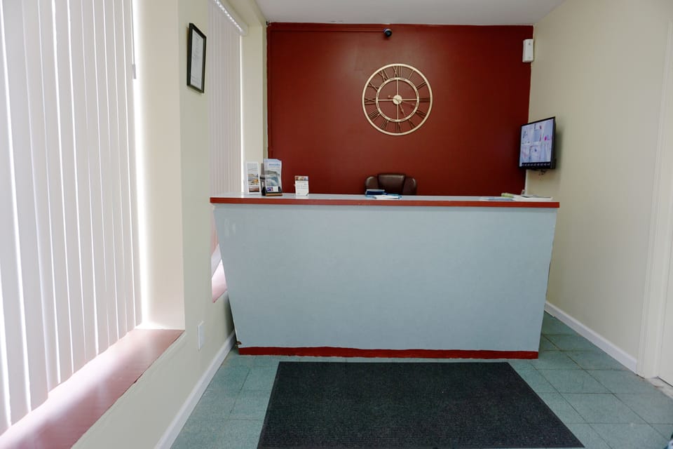 Check-in/check-out kiosk