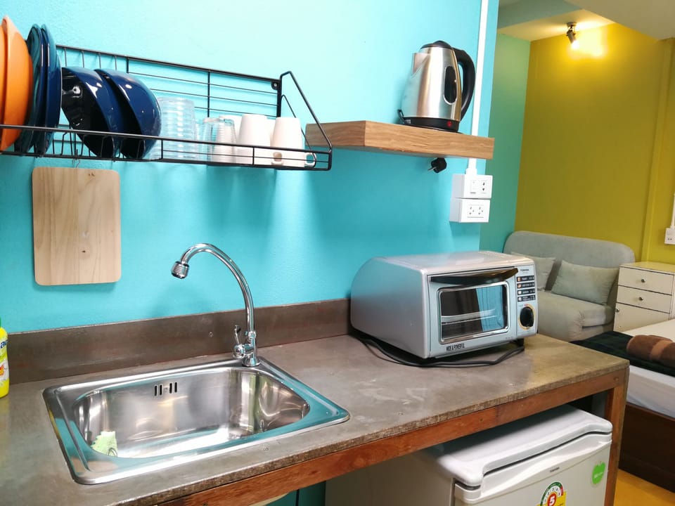 Studio with Private Bathroom | Private kitchenette | Shared fridge, microwave, cookware/dishes/utensils
