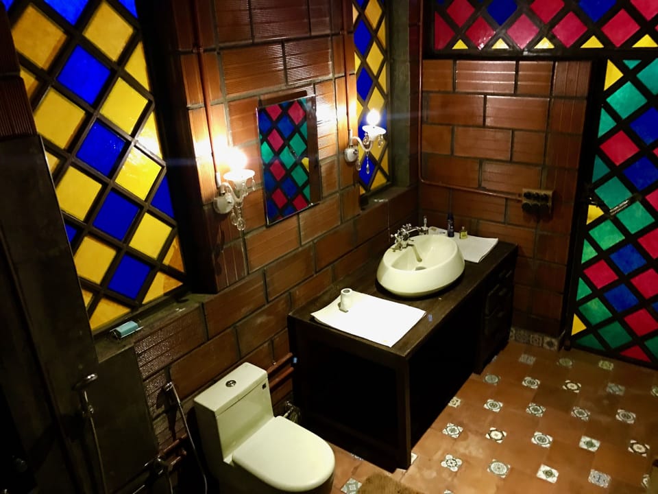 Shower, free toiletries, towels
