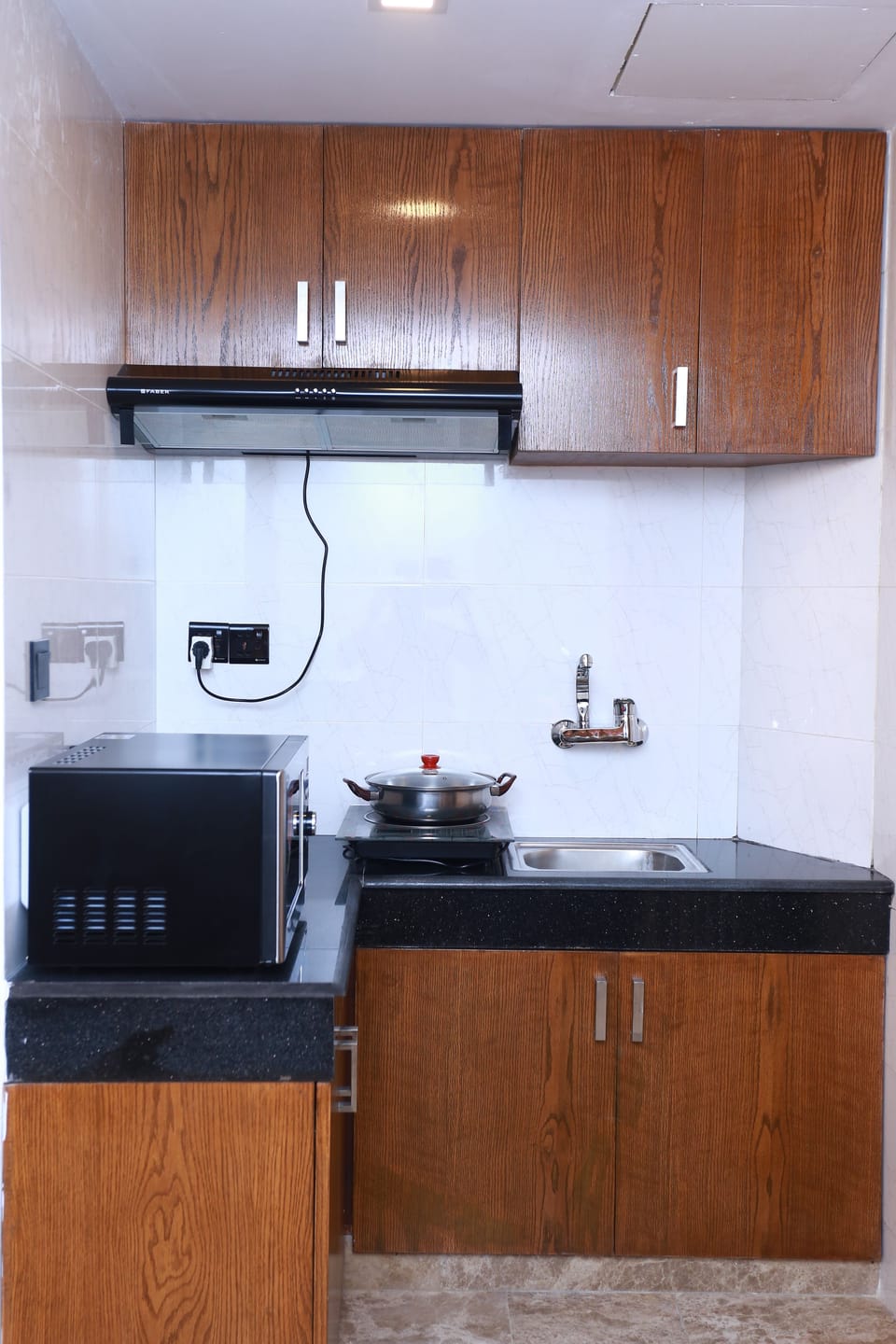 Royal Suite, Ensuite | Private kitchenette | Coffee/tea maker, fridge, electric kettle