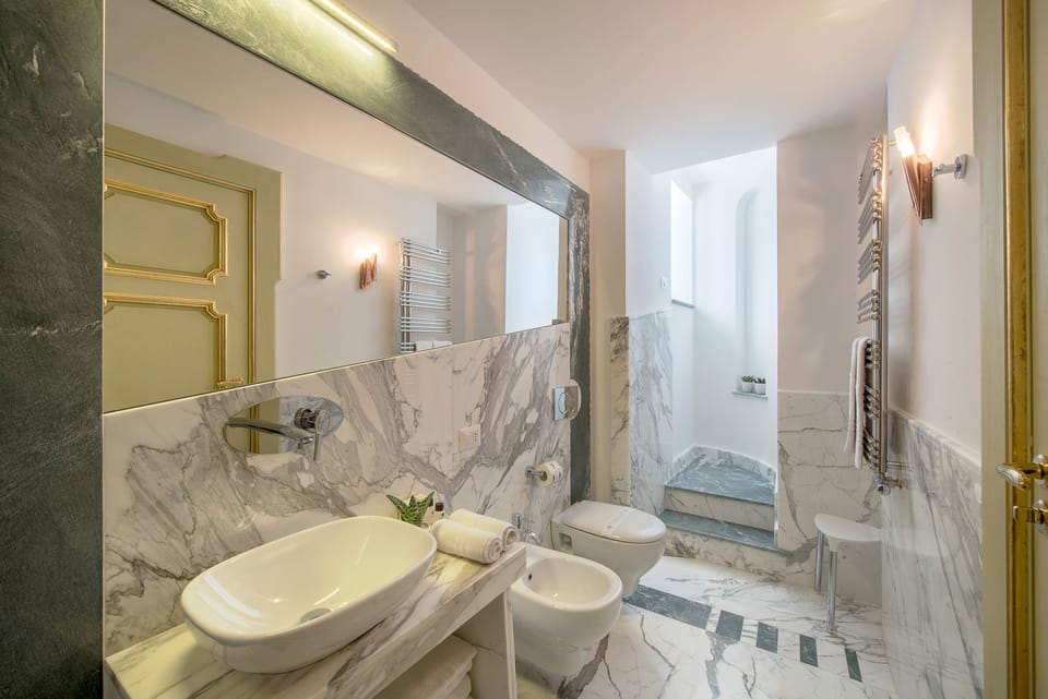 Junior Suite, 1 Queen Bed, Balcony | Bathroom | Shower, free toiletries, hair dryer, slippers
