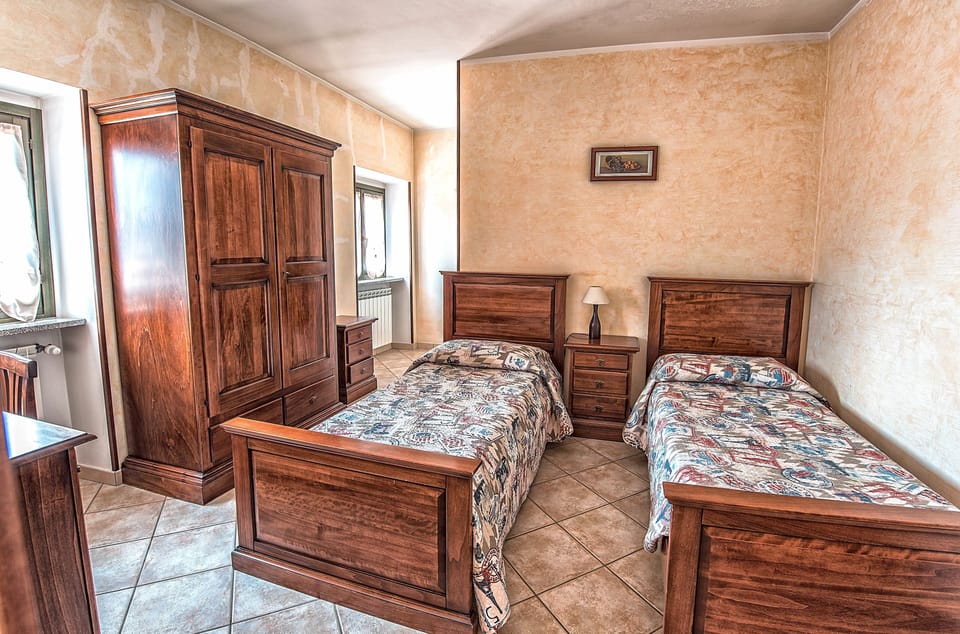 Room, 2 Twin Beds, Mountain View | Safe