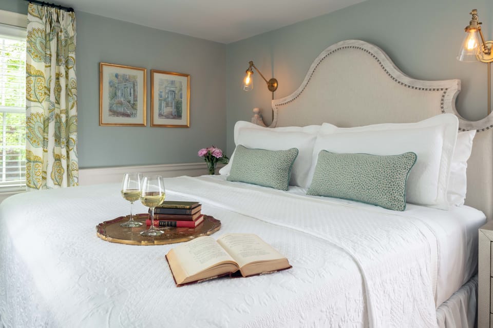Blue Point Room | 5 bedrooms, Egyptian cotton sheets, premium bedding, WiFi (free)
