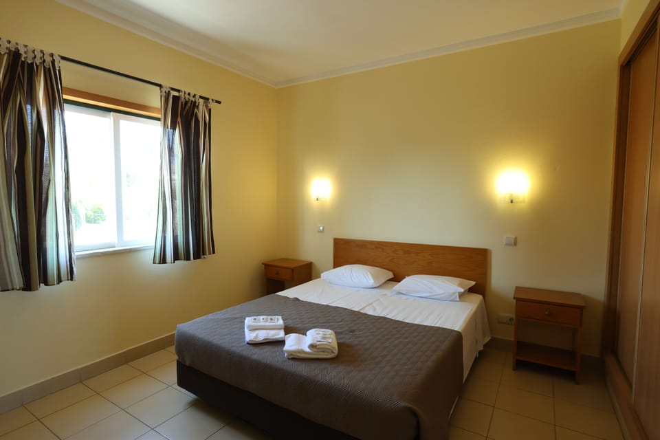 Double Room | Iron/ironing board, free WiFi, bed sheets
