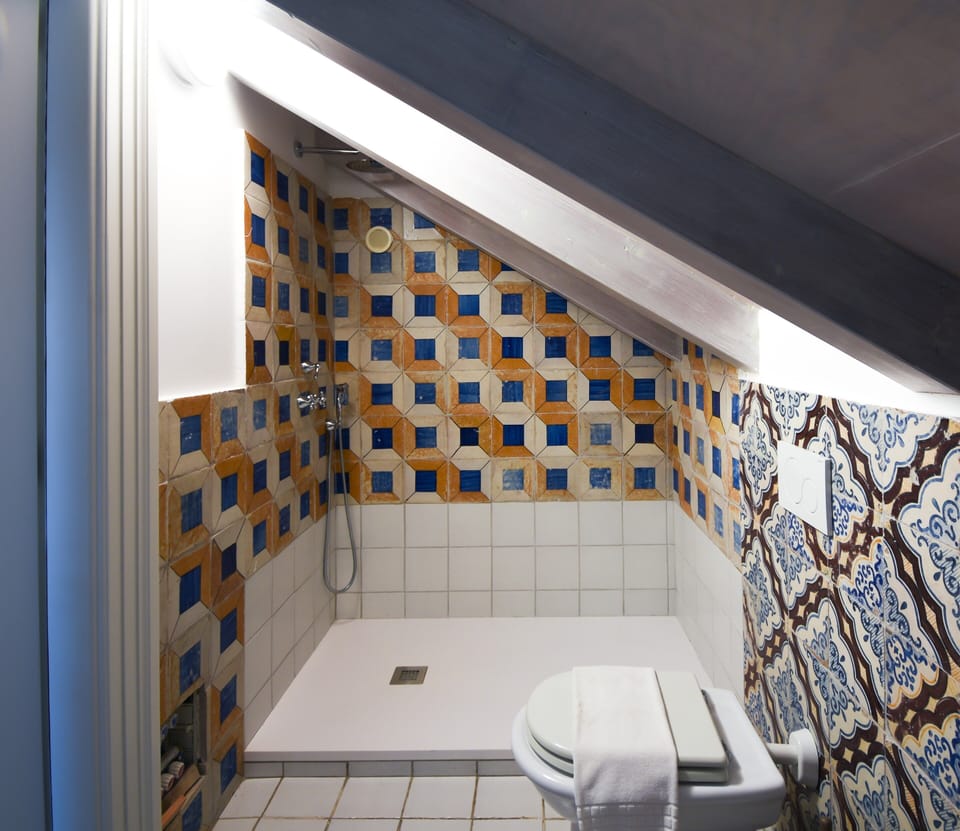 Romantic Studio | Bathroom | Shower, bidet, towels, soap