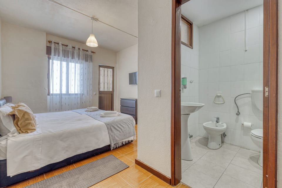 Blackout drapes, free WiFi, bed sheets