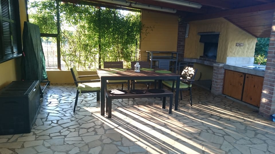 Terrace - Table