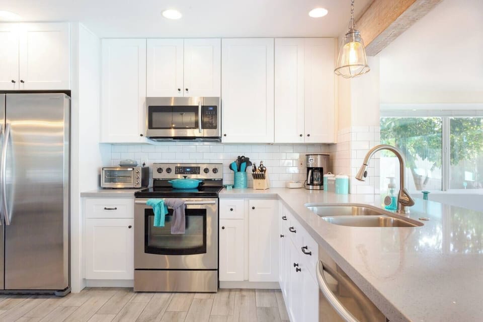 Beautiful, Large modern open kitchen at the Turquoise House South
