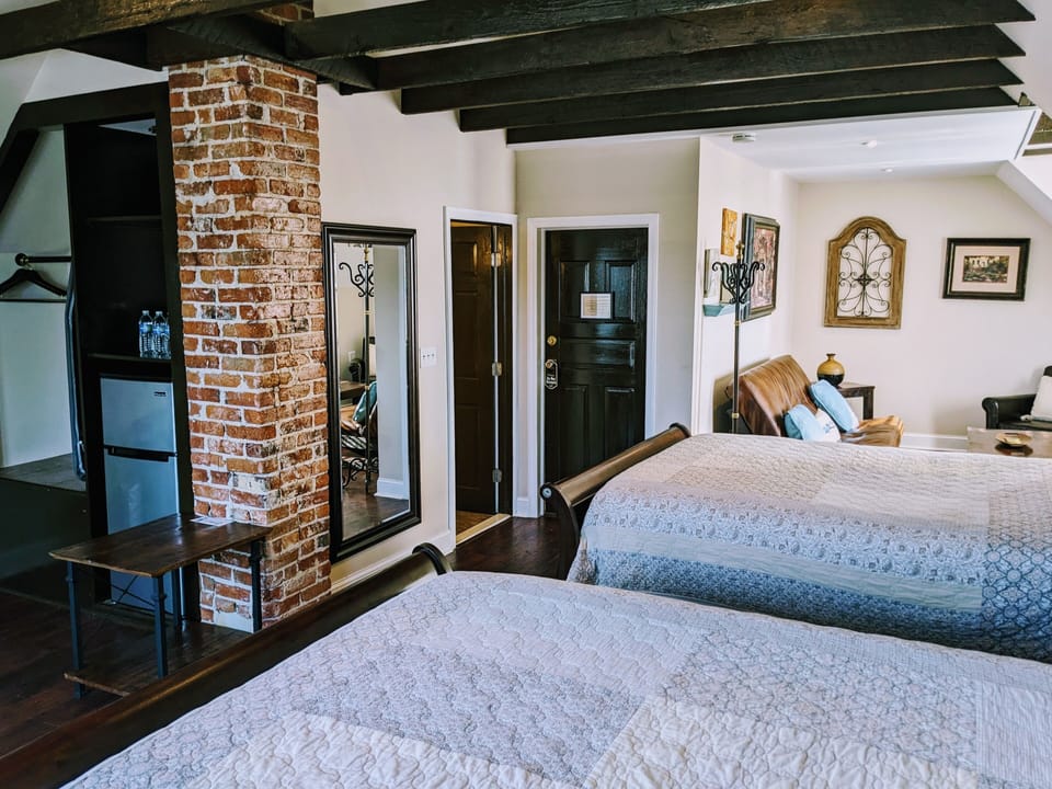 Grand Room | Hypo-allergenic bedding, individually decorated, individually furnished
