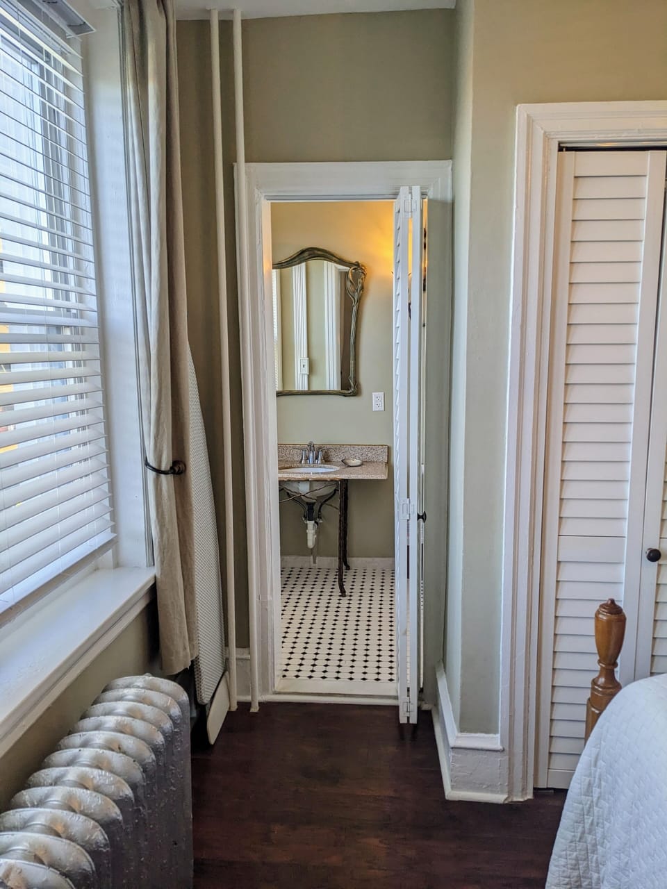 Junior Room, 1 Double Bed, Non Smoking | Hypo-allergenic bedding, individually decorated, individually furnished